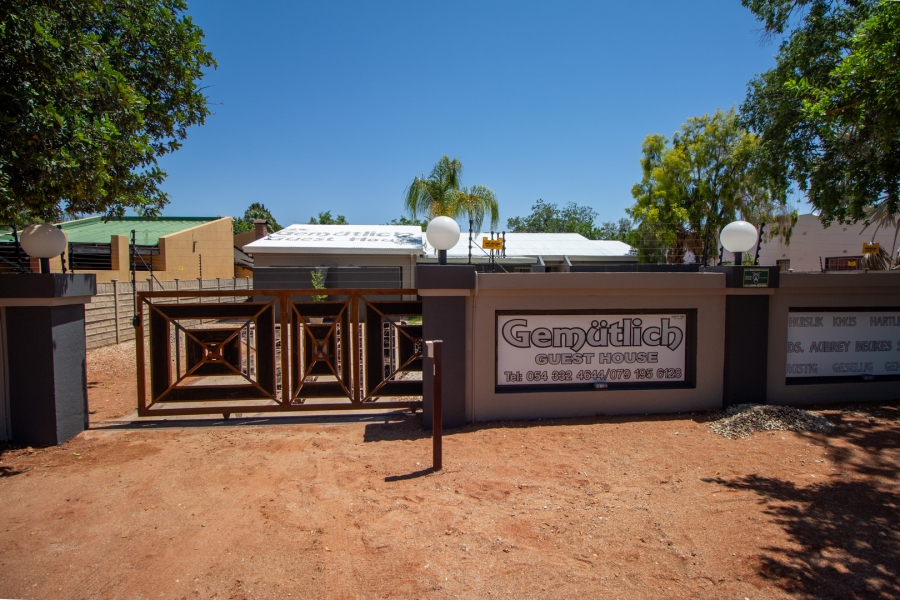 8 Bedroom Property for Sale in Flora Park Northern Cape